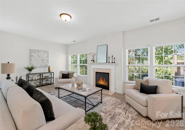 Photo 4 of Single family home for sale at 17323 Silas Pl Dr, Davidson, NC 28036 | MLS# 4420635 | Listing updated on 2026-09-25
