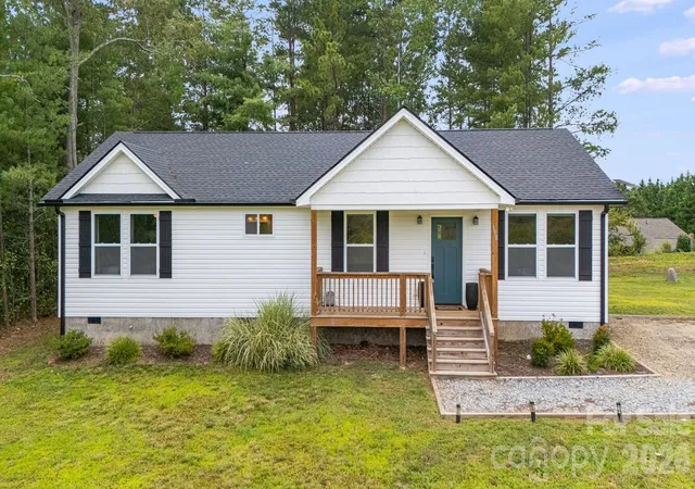 Photo 1 of Single family home for sale at 398 Point Hope Ln, Hendersonville, NC 28792 | MLS# 4420694 | Listing updated on 2026-09-23