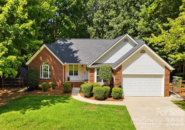 Photo 1 of Single family home for sale at 13800 Woody Point Rd, Charlotte, NC 28278 | MLS# 4420701 | Listing updated on 2026-09-18