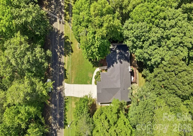 Photo 3 of Single family home for sale at 13800 Woody Point Rd, Charlotte, NC 28278 | MLS# 4420701 | Listing updated on 2026-09-18