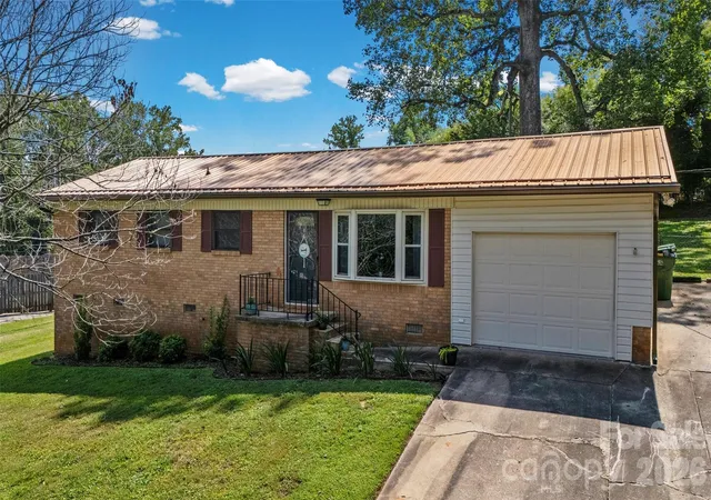 Photo 1 of Single family home for sale at 2435 Lewiston Dr, Gastonia, NC 28054 | MLS# 4420710 | Listing updated on 2026-10-05