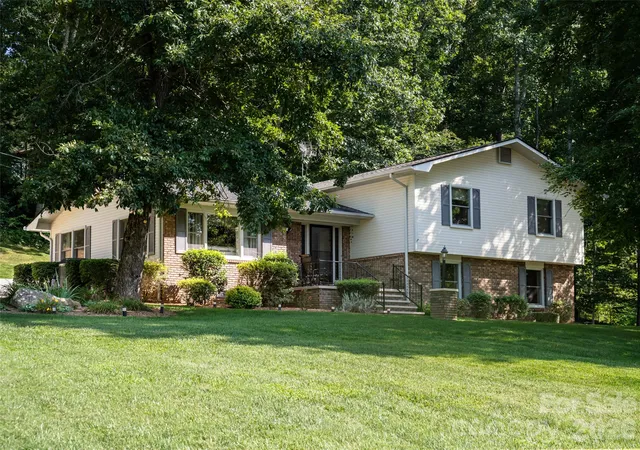 Photo 1 of Single family home for sale at 1 Morris Dr, Weaverville, NC 28787 | MLS# 4420756 | Listing updated on 2026-09-08