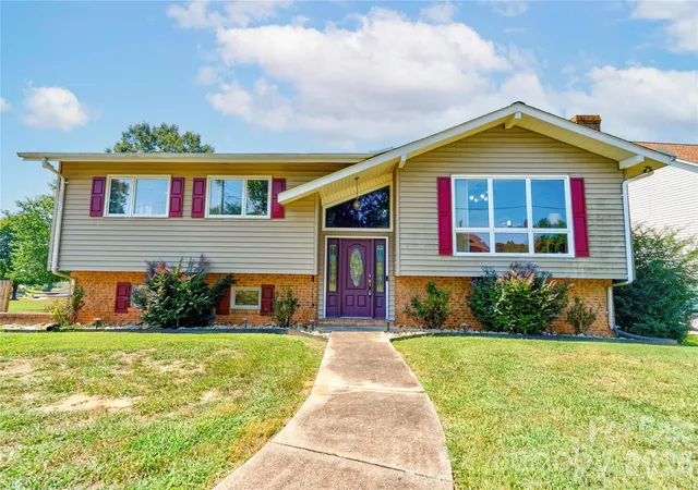 Photo 3 of Single family home for sale at 152 N Shore Dr, Cherryville, NC 28021 | MLS# 4420770 | Listing updated on 2026-09-23