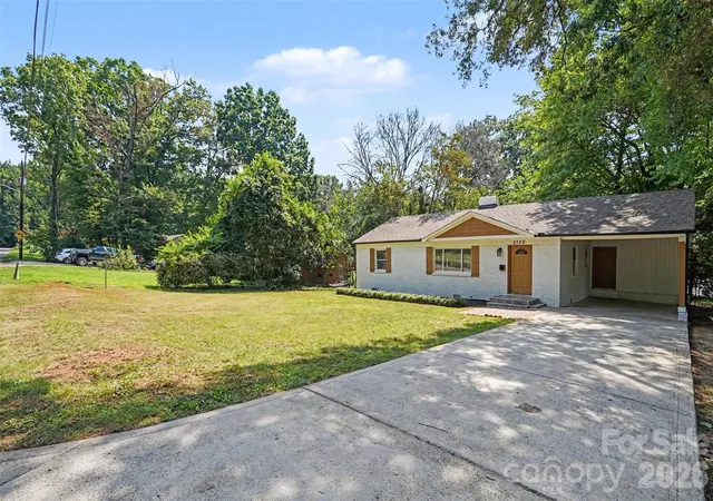 Photo 3 of Single family home for sale at 2728 Arnold Dr, Charlotte, NC 28205 | MLS# 4420796 | Listing updated on 2026-09-05