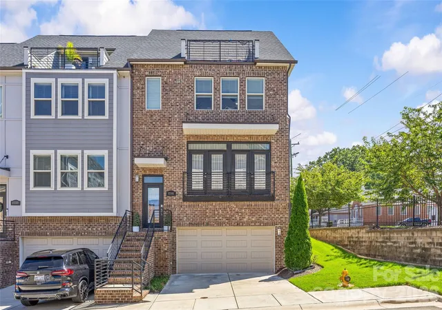 Photo 3 of Townhouse for sale at 17141 Soho Dr, Charlotte, NC 28204 | MLS# 4420799 | Listing updated on 2026-10-03