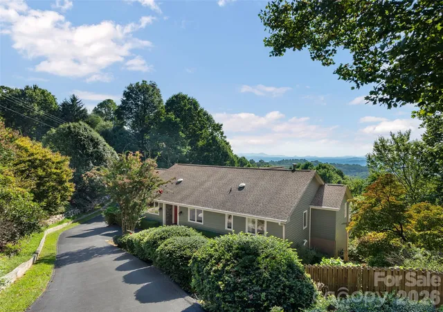 Photo 3 of Single family home for sale at 288 Roberts Dr, Hendersonville, NC 28739 | MLS# 4420800 | Listing updated on 2026-10-20
