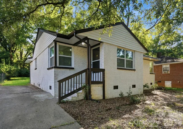 Photo 2 of Single family home for sale at 3300 Bonaire Dr, Charlotte, NC 28208 | MLS# 4420802 | Listing updated on 2026-09-12