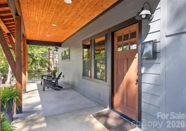 Photo 3 of Single family home for sale at 1518 Ivey Dr, Charlotte, NC 28205 | MLS# 4420824 | Listing updated on 2026-09-23