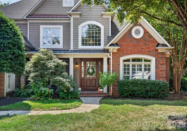 Photo 3 of Single family home for sale at 7550 Stonecroft Park Dr, Charlotte, NC 28226 | MLS# 4420852 | Listing updated on 2026-09-23