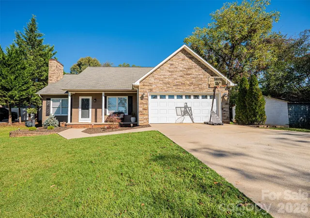 Photo 1 of Single family home for sale at 2 Hunters Crk Ln, Granite Falls, NC 28630 | MLS# 4420856 | Listing updated on 2026-10-20