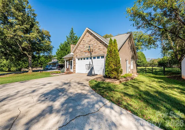 Photo 47 of Single family home for sale at 2 Hunters Crk Ln, Granite Falls, NC 28630 | MLS# 4420856 | Listing updated on 2026-10-20