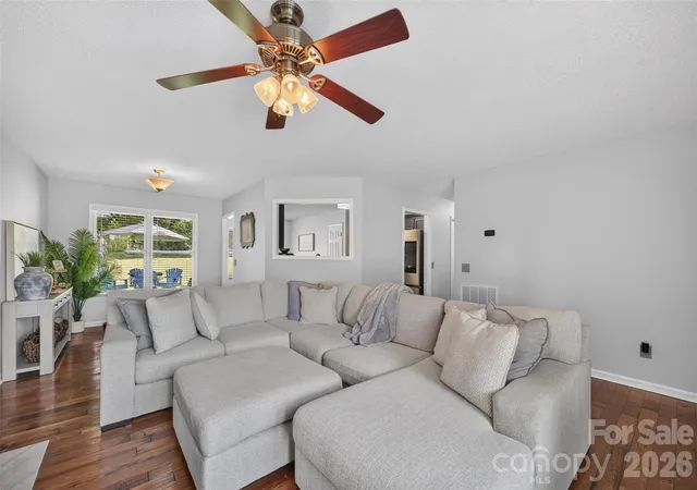 Photo 4 of Single family home for sale at 2 Hunters Crk Ln, Granite Falls, NC 28630 | MLS# 4420856 | Listing updated on 2026-09-27