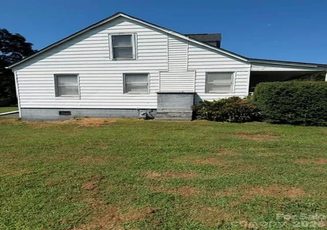 Photo 2 of Single family home for sale at 1722 Unity Dr, Statesville, NC 28625 | MLS# 4420858 | Listing updated on 2026-09-13