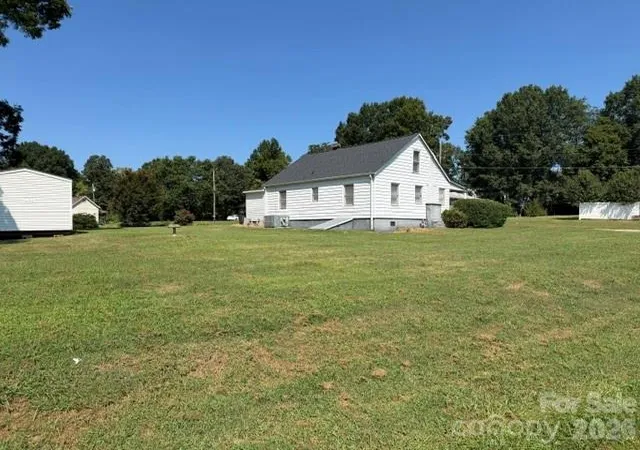 Photo 3 of Single family home for sale at 1722 Unity Dr, Statesville, NC 28625 | MLS# 4420858 | Listing updated on 2026-09-13