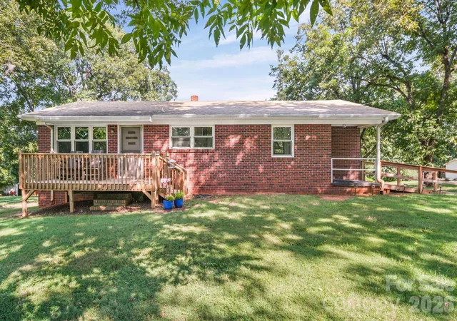 Photo 3 of Sale Pending at 120 Kirkwood Dr, Concord, NC 28025 | MLS# 4420881 | Listing updated on 2026-09-09
