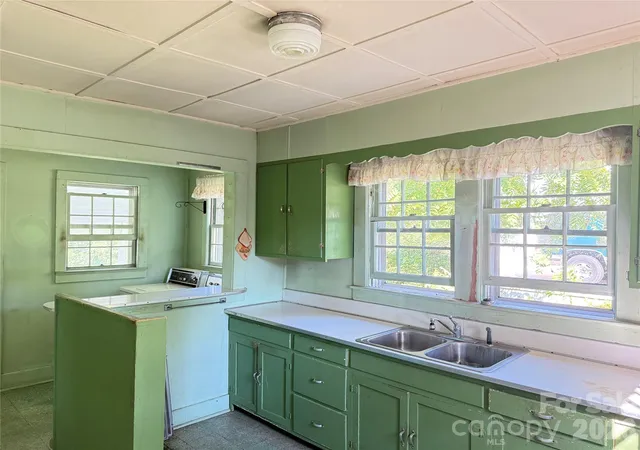 Photo 2 of Single family home for sale at 1650 Berkley St Sw, Lenoir, NC 28645 | MLS# 4420897 | Listing updated on 2026-10-02
