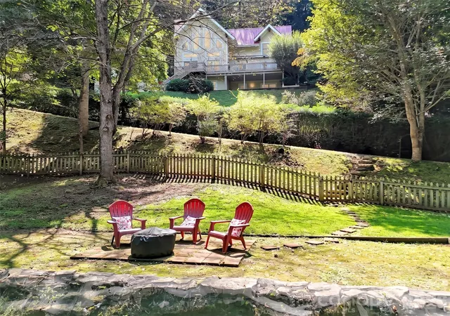 Photo 3 of Single family home for sale at 391 Grand Vista Dr, Sylva, NC 28779 | MLS# 4420900 | Listing updated on 2026-09-25