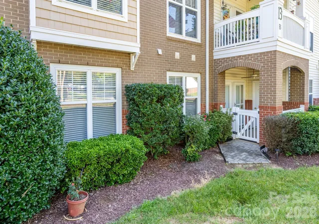 Photo 3 of Condo for sale at 16638 Amberside Rd E, Cornelius, NC 28031 | MLS# 4420901 | Listing updated on 2026-10-08