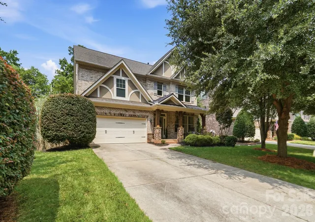 Photo 2 of Single family home for sale at 945 Rock Forest Way, Fort Mill, SC 29707 | MLS# 4420908 | Listing updated on 2026-09-13