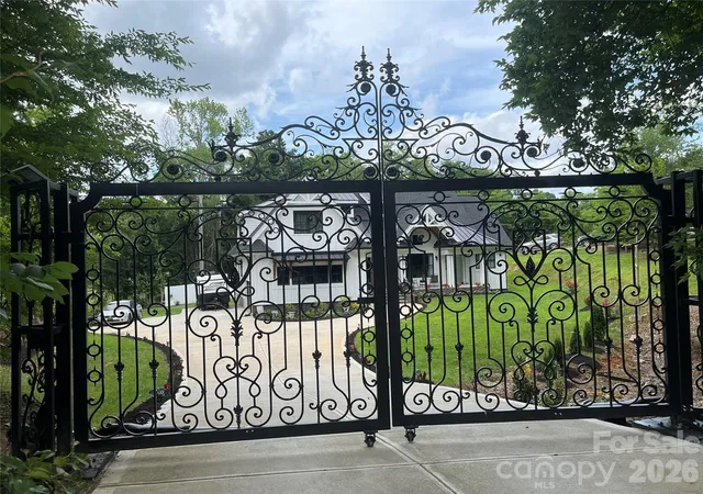 Photo 2 of Single family home for sale at 900 Houston Hts Rd, Charlotte, NC 28262 | MLS# 4420916 | Listing updated on 2026-09-08