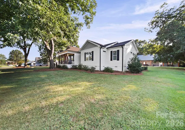 Photo 3 of Single family home for sale at 5267 York Hwy, York, SC 29745 | MLS# 4420917 | Listing updated on 2026-09-12