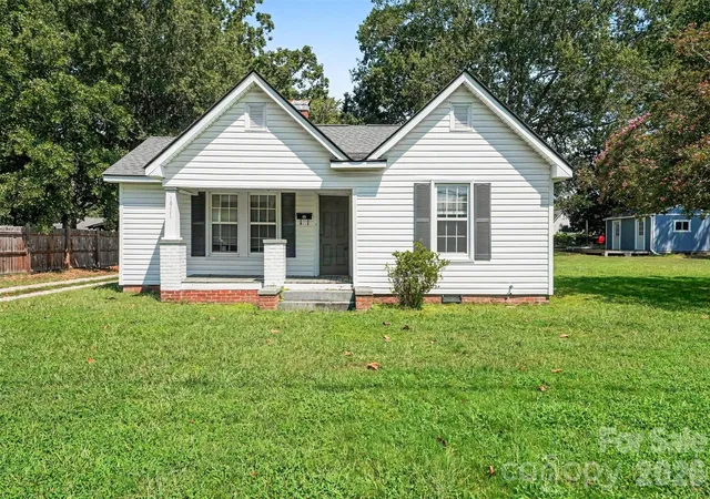Photo 1 of Sale Pending at 1911 Central Dr, Kannapolis, NC 28083 | MLS# 4420924 | Listing updated on 2026-09-23