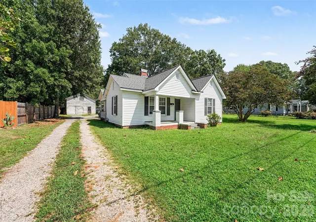 Photo 3 of Sale Pending at 1911 Central Dr, Kannapolis, NC 28083 | MLS# 4420924 | Listing updated on 2026-09-23