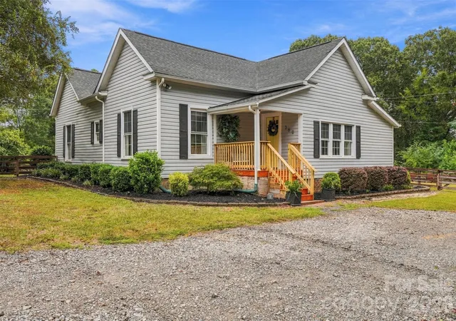 Photo 2 of Single family home for sale at 360 Oak Dr, Mc Connells, SC 29726 | MLS# 4420935 | Listing updated on 2026-09-29