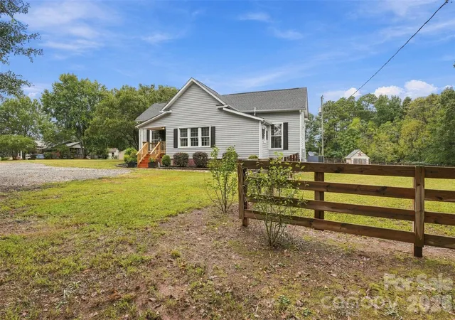 Photo 3 of Single family home for sale at 360 Oak Dr, Mc Connells, SC 29726 | MLS# 4420935 | Listing updated on 2026-09-29