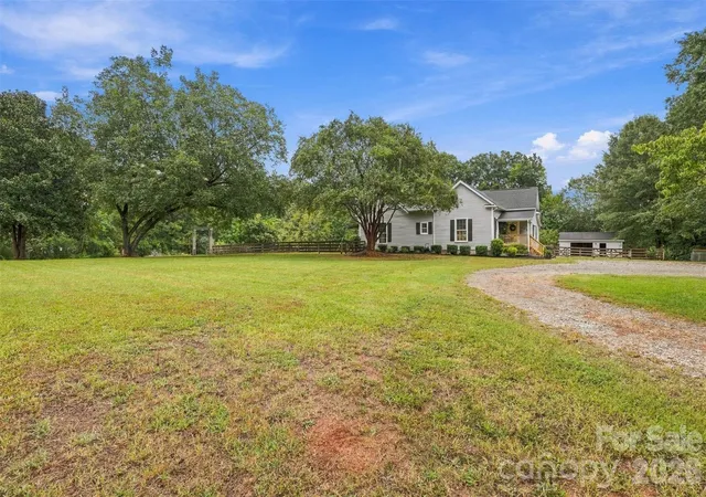Photo 4 of Single family home for sale at 360 Oak Dr, Mc Connells, SC 29726 | MLS# 4420935 | Listing updated on 2026-09-29