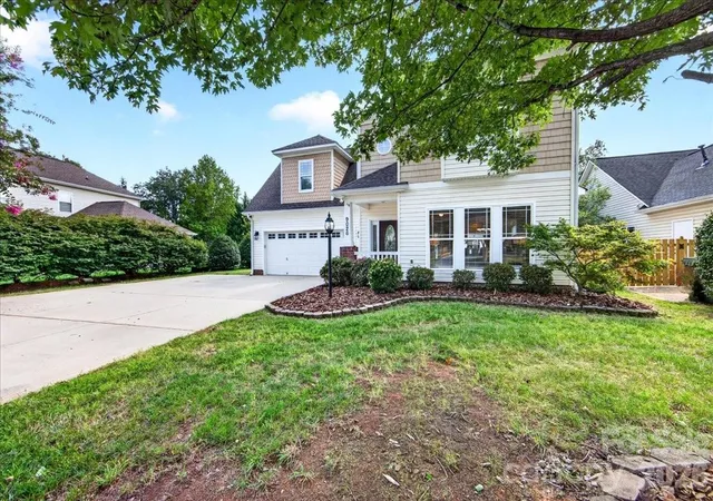 Photo 3 of Single family home for sale at 9026 Crusaders Ct, Matthews, NC 28105 | MLS# 4420940 | Listing updated on 2026-09-25