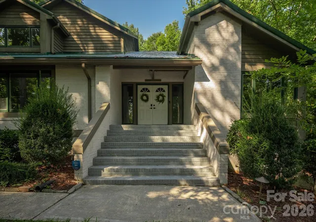 Photo 3 of Single family home for sale at 4418 Horseshoe Bnd, Matthews, NC 28104 | MLS# 4420956 | Listing updated on 2026-09-21