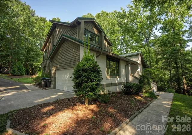 Photo 3 of Single family home for sale at 4418 Horseshoe Bnd, Matthews, NC 28104 | MLS# 4420956 | Listing updated on 2026-09-21