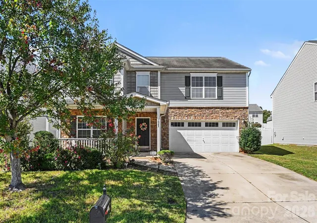 Photo 2 of Single family home for sale at 1043 Bent Branch St, Gastonia, NC 28054 | MLS# 4420960 | Listing updated on 2026-10-03