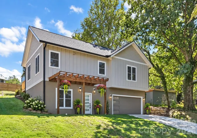 Single family home for sale at 34 Mountain View Rd, Asheville, NC 28805 | MLS# 4420979 | Listing updated on 2026-09-17