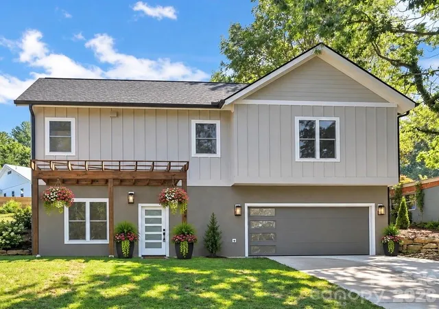 Photo 1 of Single family home for sale at 34 Mountain View Rd, Asheville, NC 28805 | MLS# 4420979 | Listing updated on 2026-09-17