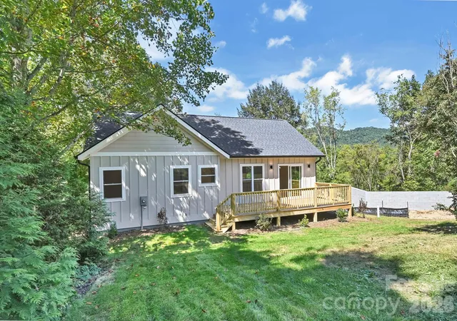 Photo 2 of Single family home for sale at 34 Mountain View Rd, Asheville, NC 28805 | MLS# 4420979 | Listing updated on 2026-09-17