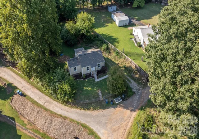 Photo 2 of Single family home for sale at 3221 1st Avenue Dr Se, Conover, NC 28613 | MLS# 4420987 | Listing updated on 2026-09-24