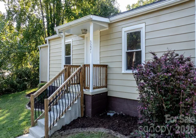 Photo 3 of Single family home for sale at 3221 1st Avenue Dr Se, Conover, NC 28613 | MLS# 4420987 | Listing updated on 2026-09-24
