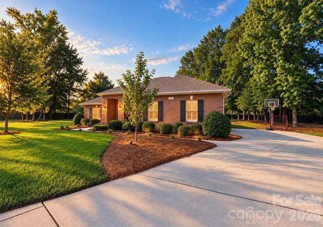 Photo 4 of Single family home for sale at 5073 Timberline Ln, Gastonia, NC 28056 | MLS# 4420991 | Listing updated on 2026-09-25