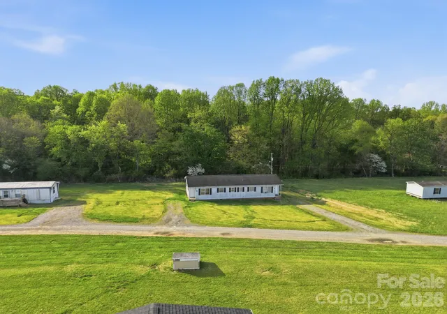 Photo 3 of House for sale at 114/116/137/154 Harrington Pl Dr, Taylorsville, NC 28681 | MLS# 4421001 | Listing updated on 2026-09-03
