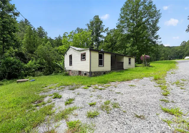 Photo 3 of Single family home for sale at 2797 Ht Rd, Lenoir, NC 28645 | MLS# 4421002 | Listing updated on 2026-09-18