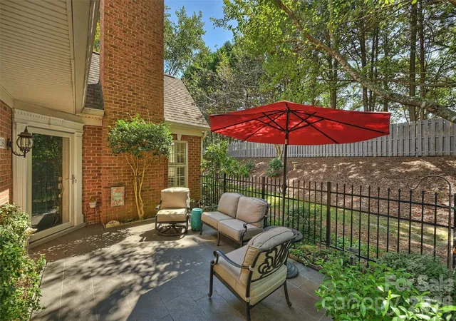 Photo 1 of Sale Pending at 7418 Hurstbourne Green Dr, Charlotte, NC 28277 | MLS# 4421004 | Listing updated on 2026-09-22