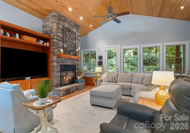Photo 4 of Single family home for sale at 330 Sanctuary Dr, Waynesville, NC 28786 | MLS# 4421029 | Listing updated on 2026-09-13