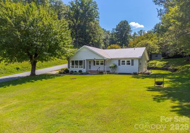 Photo 2 of Single family home for sale at 144 Cherry St, Sylva, NC 28779 | MLS# 4421038 | Listing updated on 2026-10-02