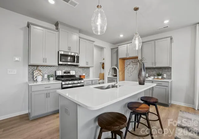 Photo 2 of Single family home for sale at 308 Fincastle Glen Rd, Shelby, NC 28152 | MLS# 4421058 | Listing updated on 2026-09-21