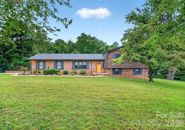 Photo 3 of Single family home for sale at 4087 Austin Rd, Hudson, NC 28638 | MLS# 4421065 | Listing updated on 2026-09-30