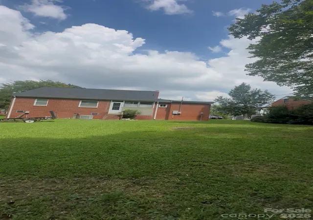 Photo 3 of Single family home for sale at 543 Bowman Rd, Charlotte, NC 28217 | MLS# 4421067 | Listing updated on 2026-09-04