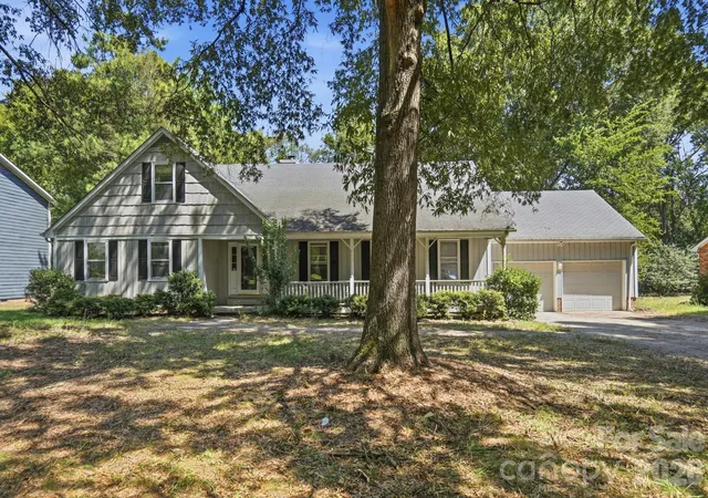 Photo 1 of Single family home for sale at 3321 Chilham Pl, Charlotte, NC 28226 | MLS# 4421072 | Listing updated on 2026-09-22