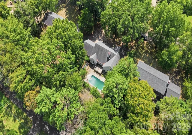 Photo 2 of Single family home for sale at 3321 Chilham Pl, Charlotte, NC 28226 | MLS# 4421072 | Listing updated on 2026-09-22